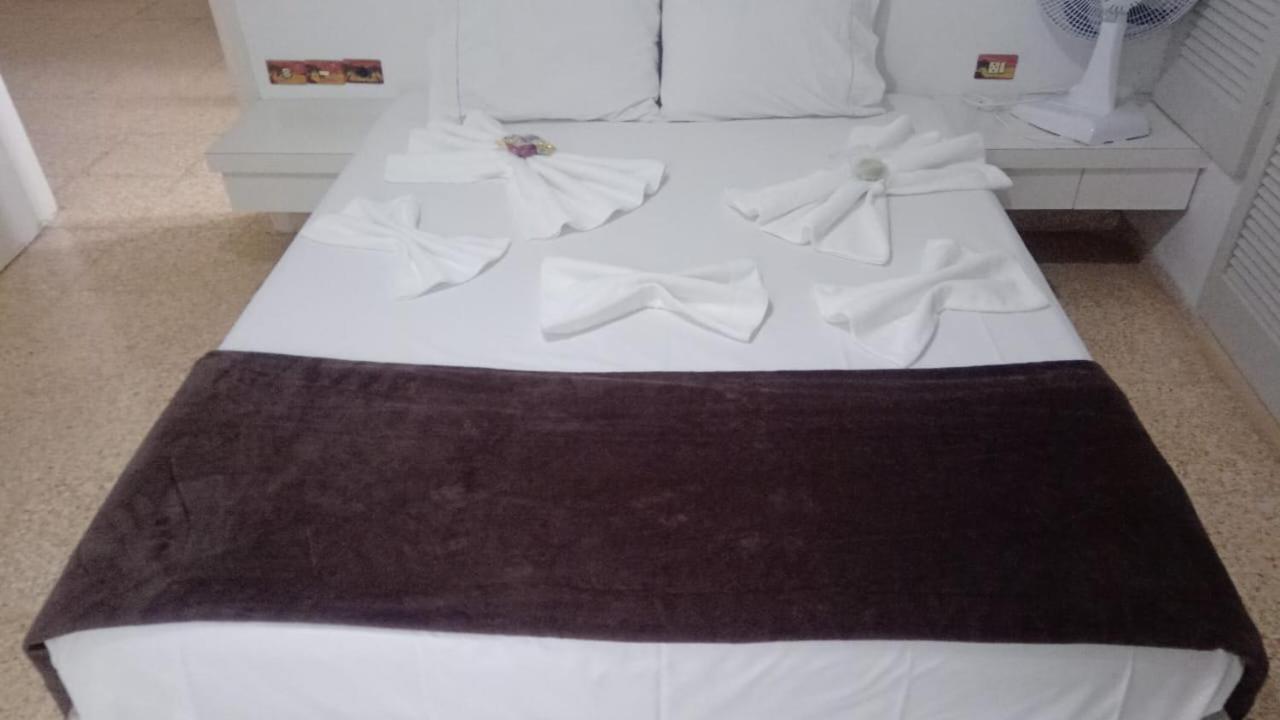 Bela's Suites- 60 M Da De Homestay Barequecaba